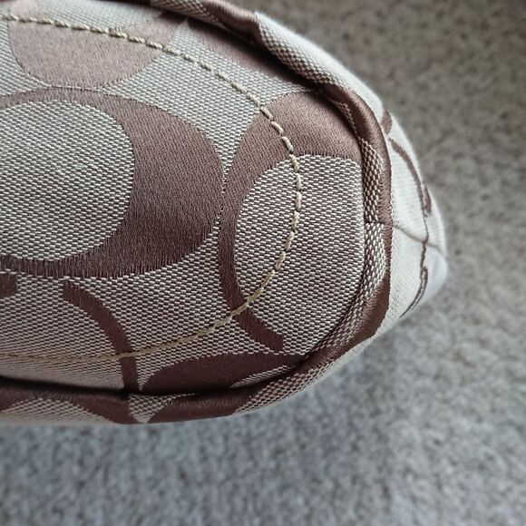 Coach Signature Classic C Bucket Bag - green/Tan color - Picture 11 of 12